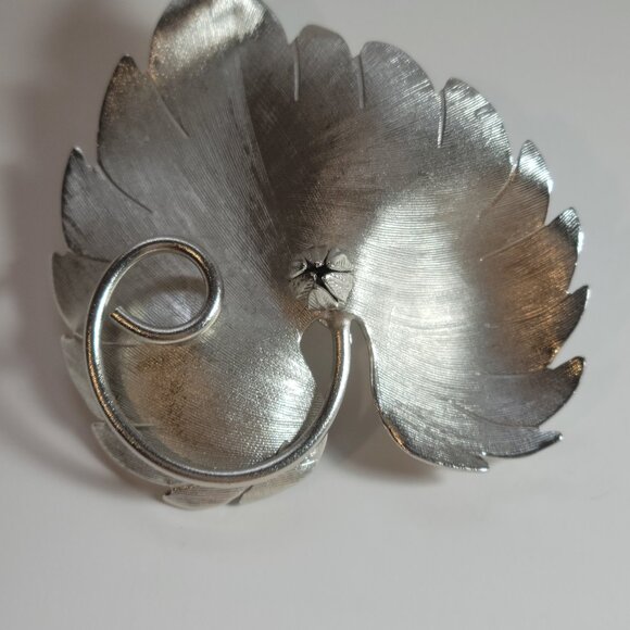 Antique Silvery Finish high Quality Rhodium Touch Leaf Brooch Magnificent Piece - Picture 3 of 6